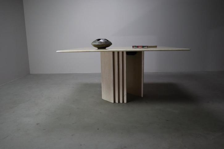 Travertine dining table with sculptural base, Italy 1960s, Antiek en Kunst, Antiek | Meubels | Tafels, Ophalen