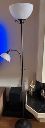 Mooie staanlamp met stevige voet, Huis en Inrichting, Lampen | Vloerlampen, Ophalen, Zo goed als nieuw