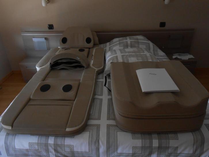 Prachtige bijna nieuwe andullatie/massagematras + onderstel, Sport en Fitness, Massageproducten, Nieuw, Apparaat, Ophalen