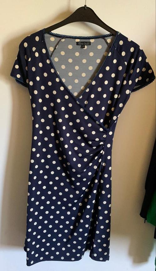 King Louie jurkje blauw met witte bollen maat M, Kleding | Dames, Jurken, Zo goed als nieuw, Maat 38/40 (M), Blauw, Onder de knie