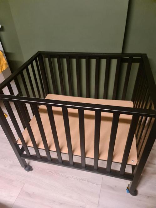 Amy zwarte houten speelset+wielen+matras, Kinderen en Baby's, Babyparken, Gebruikt, Wieltjes, Ophalen