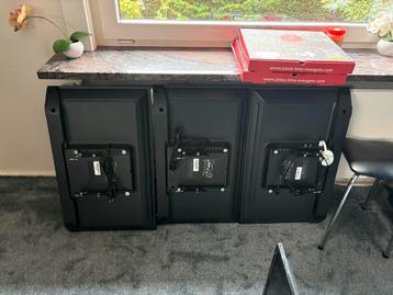 3 tvs voor zaak beschikbaar voor biedingen