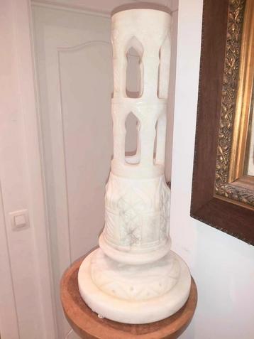 Uniek Handgesneden Witte Stenen Lamp – 61 cm Hoog – €99

 beschikbaar voor biedingen