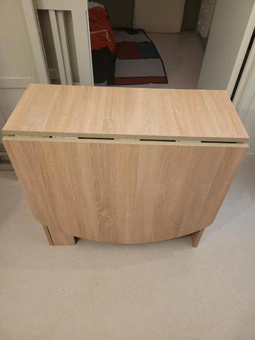 Eettafel  beschikbaar voor biedingen
