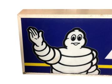 Grote oude MICHELIN - BIBENDUM Lichtbak - 1970s beschikbaar voor biedingen