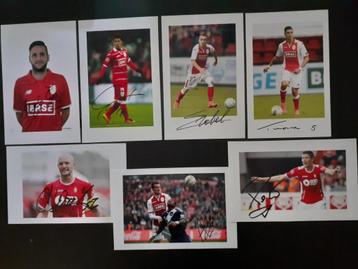 16 getekende foto's van Standard Club de Liège beschikbaar voor biedingen