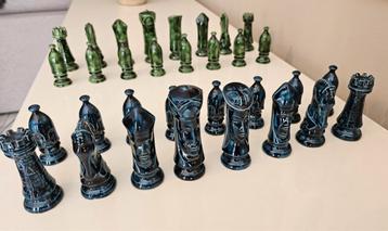 Set schaakstukken keramisch (blauw/groen) beschikbaar voor biedingen
