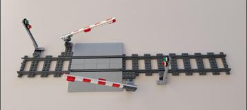 Lego trein: brede overweg + 2 slagbomen + 2 seinpalen(Nieuw) beschikbaar voor biedingen