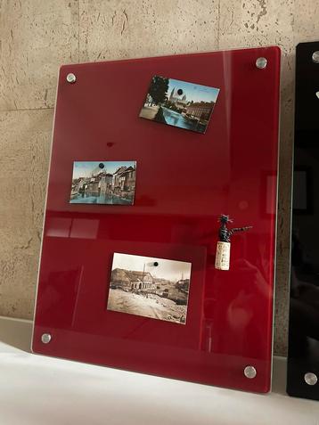 Magnetisch glasbord (rood, 60 x 45 cm) beschikbaar voor biedingen