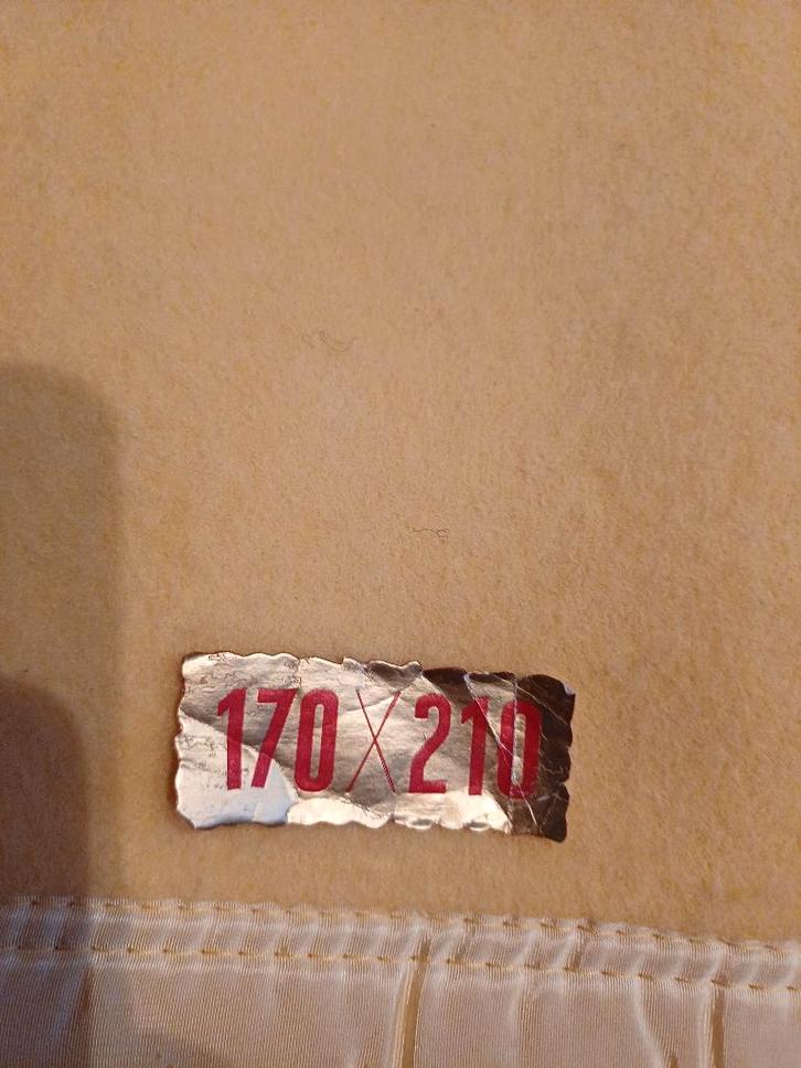 deken gele kleur 1 m 70 op 2 m 10 en oranje 1 m 50 op 2 m, Kinderen en Baby's, Dekens, Slaapzakjes en Inbakerproducten, Gebruikt