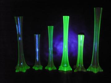 6 solifleur vazen uraniumglas anna groen glas art deco beschikbaar voor biedingen