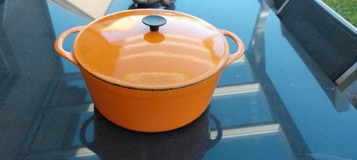 Oranje Cousances Le Creuset stoofpan + Le Creuset fondueset, Huis en Inrichting, Keuken | Potten en Pannen, Zo goed als nieuw