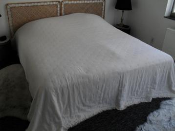 Prachtige grote bedsprei beschikbaar voor biedingen