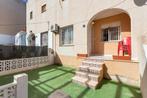 Charmante vakantiestek met een terras te koop in Torrevieja, 30 m², Overige, 1 kamers, Torrevieja
