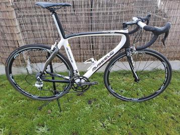 Carbon Museeuw MC-2 racefiets met Edco carbon wielset.  beschikbaar voor biedingen