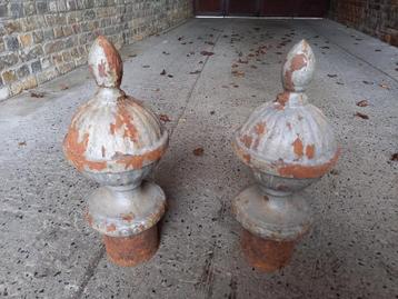 koppel zware gietijzeren paalkoppen beschikbaar voor biedingen