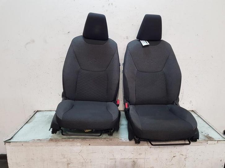 INTERIEUR Yaris Cross (PB1 / PJ1) (|73910K0010|73920K0010|), Auto-onderdelen, Interieur en Bekleding, Toyota, Gebruikt