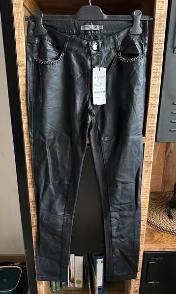 Nieuwe leather look broek van Toxik maat XL, Zwart, Maat 46/48 (XL) of groter, Toxik, Nieuw