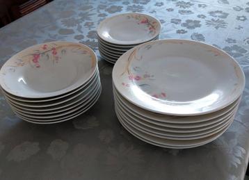 Servies 8 personen beschikbaar voor biedingen
