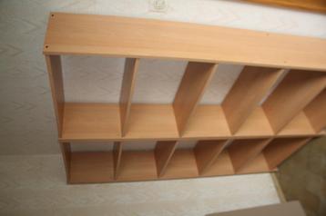 boekenrek hout beschikbaar voor biedingen