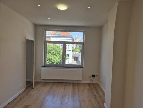 Appartement rénové de 2 chambres à louer, Immo, Appartementen en Studio's te huur, Brussel, 50 m² of meer