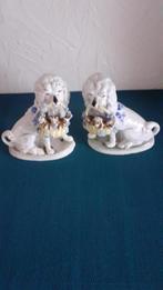 COUPLE DE CHIEN PUTAIN DANS LE VIEUX BISQUIT, Antiquités & Art, Antiquités | Porcelaine, Enlèvement ou Envoi