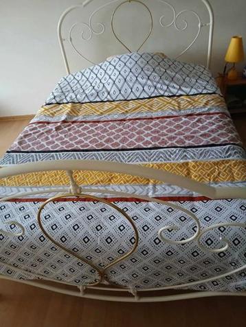 lit en métal blanc 140 sur 200 cm beschikbaar voor biedingen