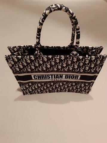 Christian dior beschikbaar voor biedingen