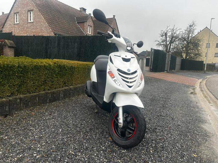 Piaggio Zip Classe A SP blanc, Vélos & Vélomoteurs, Scooters | Piaggio, Comme neuf, Zip, Classe A (25 km/h), Essence, Enlèvement