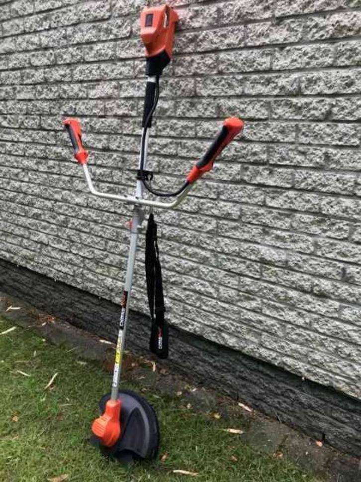 Accu bosmaaier Power Plus 40V (accu 2x20V+lader inbegrepen), Jardin & Terrasse, Débroussailleuses, Comme neuf, Batterie, 30 à 50 cm