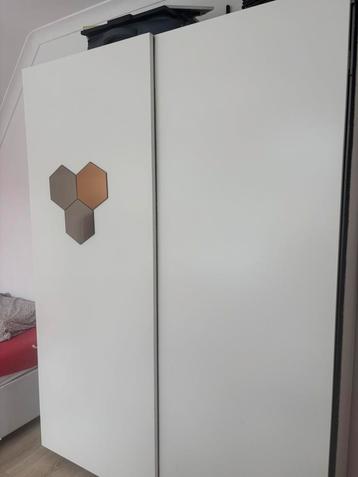 Kast beschikbaar voor biedingen