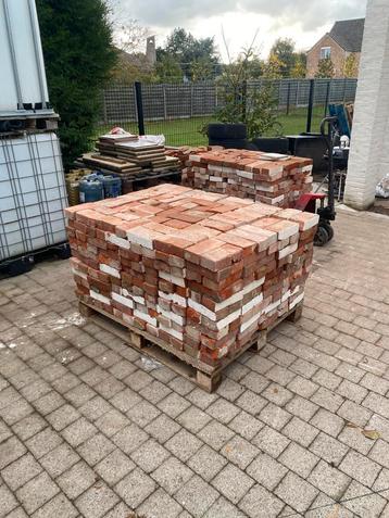 4 palletten Bakstenen dit weekend op te halen 25-26/10 beschikbaar voor biedingen