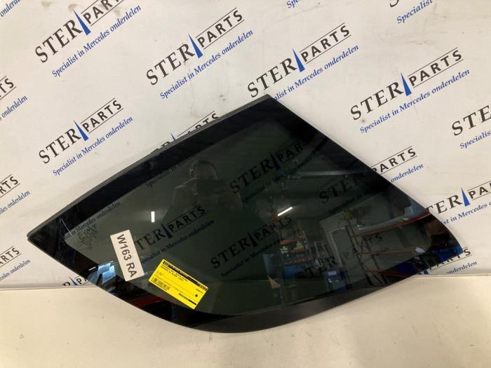 Driehoeks Ruit rechts-achter van een Mercedes ML-Klasse, Auto-onderdelen, Ruiten en Toebehoren, Mercedes-Benz, Gebruikt, 3 maanden garantie