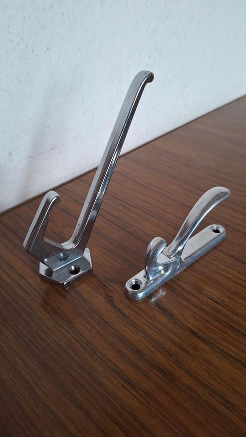 Kapstokjes badkamer of toilet 10,5 of 9 cm hoog in metaal, Huis en Inrichting, Woonaccessoires | Kapstokken, Zo goed als nieuw