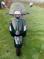 Vespa GTS300HPE,gps,automaat,donkergroen, bagagedrager,tas, Fietsen en Brommers, Ophalen, Zo goed als nieuw