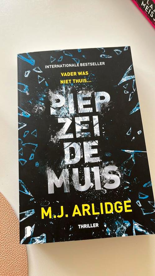 M.J. Arlidge - Piep zei de muis, Livres, Thrillers, Comme neuf, Enlèvement