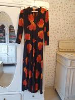 Vintage avondjurk - zwart met oranje bloemen, Kleding | Dames, Ophalen, Maat 42/44 (L), Zwart