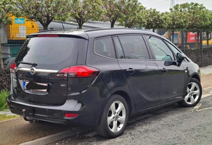 Opel zafira 20cdti new model clima 240mkm 3700€, Auto's, Opel, Particulier, Zafira, Diesel, Euro 5, Monovolume, 5 deurs, Handgeschakeld