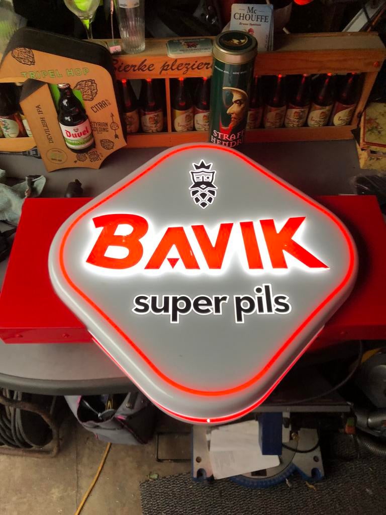Leuke werkende lichtreclame brouwerij bavik, Verzamelen, Biermerken, Zo goed als nieuw, Ophalen