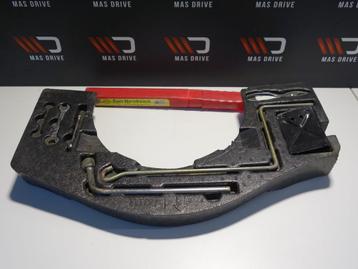 Lexus is200 kofferbekleding + gereedschap, Utilisé