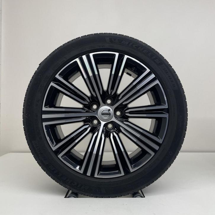 Volvo 18 inch inscription velgen + Zomerbanden V60 / S60 201, Auto-onderdelen, Banden en Velgen, Banden en Velgen, Zomerbanden