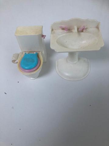 Vintage meubels voor barbiehuis wc en lavabo, Enlèvement ou Envoi, Utilisé, Sanitaire