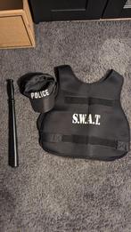 Politie kostuum uniform set ( swat vest + pet + matrak), Verkleedkledij, Zo goed als nieuw, Ophalen