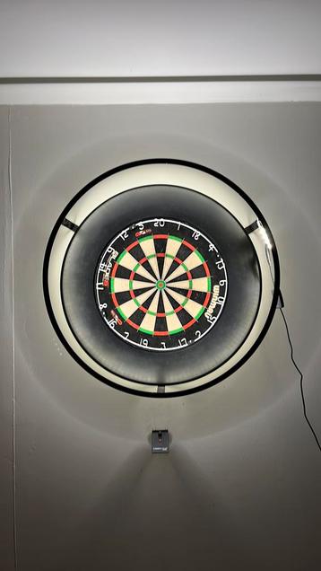 Winmau blade 6 winmau 360* verlichting, surround &laser line beschikbaar voor biedingen