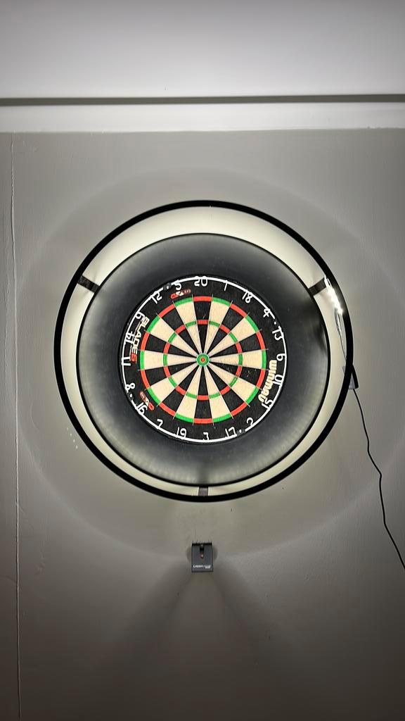 Winmau blade 6 winmau 360* verlichting, surround &laser line, Sport en Fitness, Darts, Gebruikt, Dartbord, Ophalen