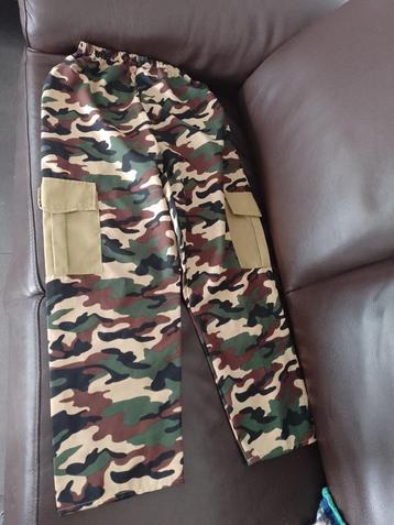 Legerbroek 152 verkleedkledij, Enlèvement ou Envoi, Utilisé, Garçon ou Fille, Pantalon