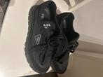 Prada chaussure noire taille 42, Kleding | Heren, Schoenen, Zwart, Ophalen of Verzenden, Zo goed als nieuw, Sneakers