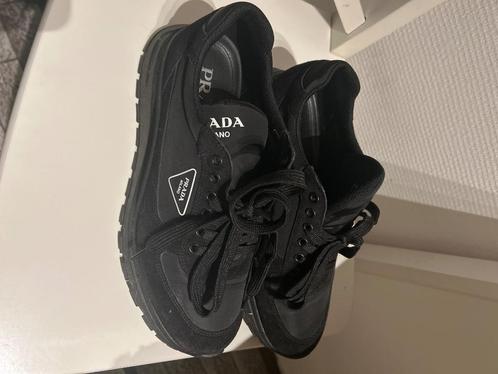 Prada chaussure noire taille 42, Kleding | Heren, Schoenen, Zo goed als nieuw, Sneakers, Zwart, Ophalen of Verzenden