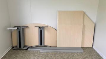 Markant bureau houten blad beschikbaar voor biedingen