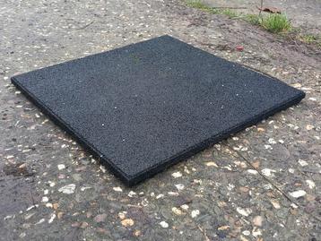 368 Zwarte rubber tegels 50x50x2,5 beschikbaar voor biedingen